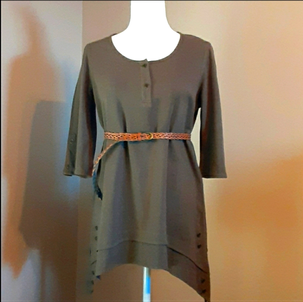 Simply Noelle top